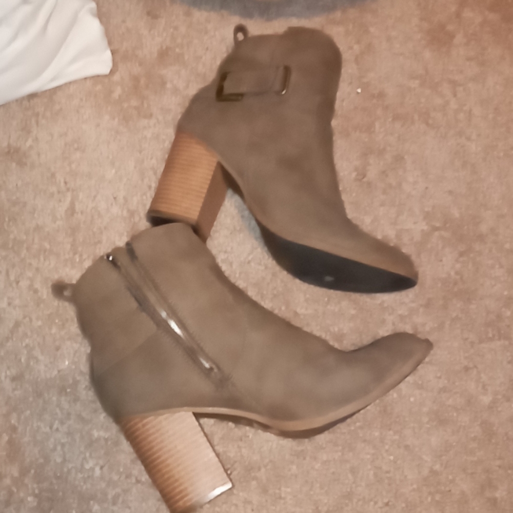 Booties - Picture 4 of 4